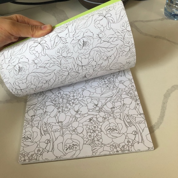 Colouring books (2 books) - Picture 8 of 8